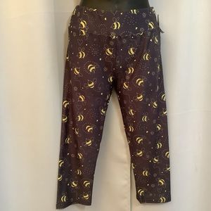Luv21 Leggings Capris Cropped Women’s Yoga Reg. 2-10 Busy Bee Pattern